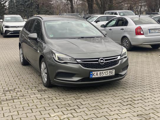 Opel Astra sports tourer 2017г. в рассрочку