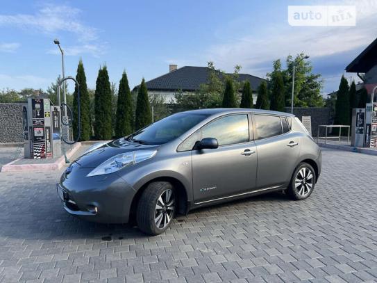 Nissan Leaf 2017г. в рассрочку