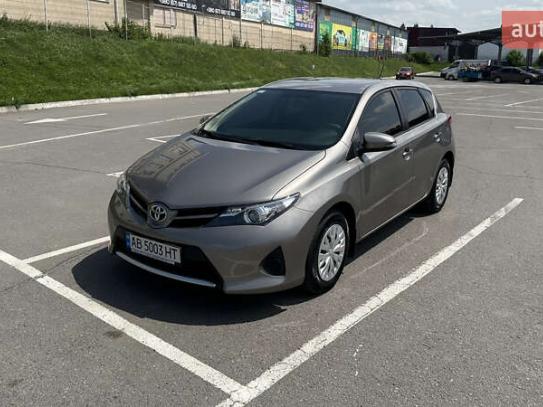Toyota Auris                           2013г. в рассрочку