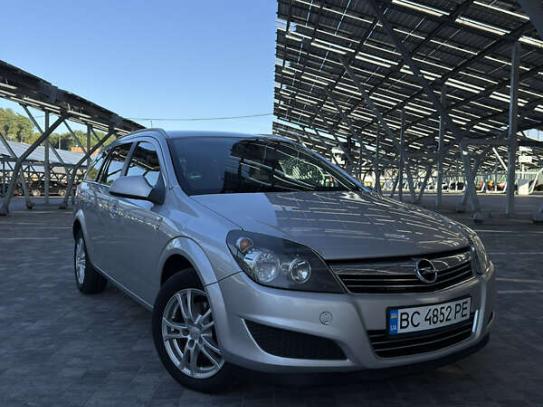 Opel Astra                           2010г. в рассрочку