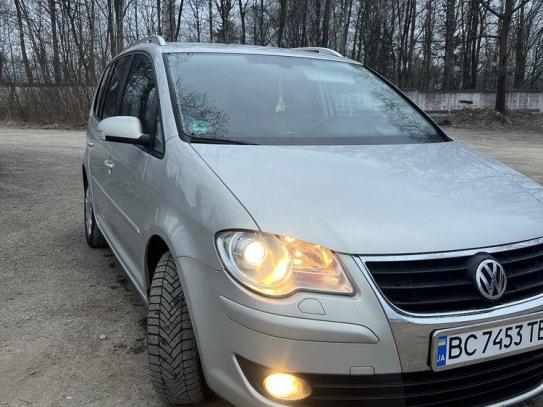 Volkswagen Touran
                          2008г. в рассрочку