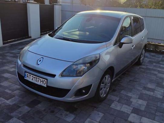 Renault Grand scenic                    2010г. в рассрочку