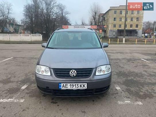 Volkswagen Touran                          2005г. в рассрочку