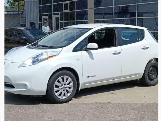 Nissan Leaf 2011г. в рассрочку