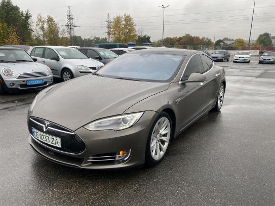 Tesla Model s 2015г. в рассрочку