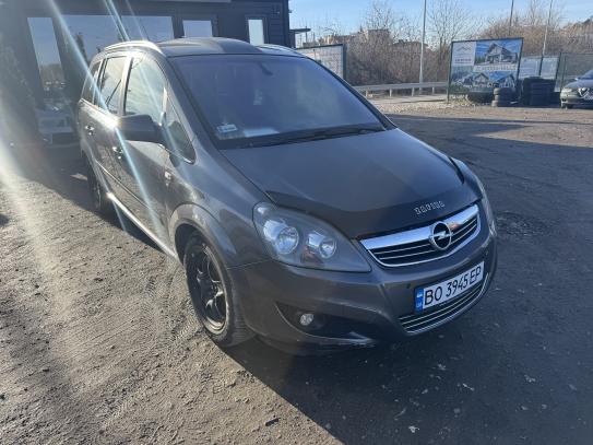 Opel Zafira                          2010г. в рассрочку