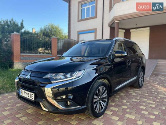 Mitsubishi Outlander
                       2019г. в рассрочку