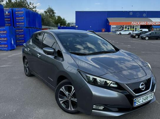 Nissan Leaf 2018г. в рассрочку