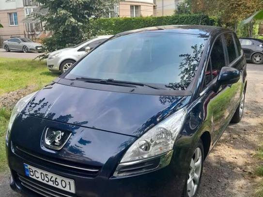 Peugeot 5008 2010г. в рассрочку