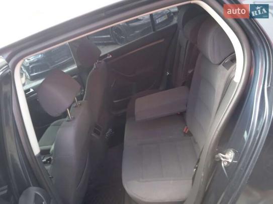 Volkswagen Golf                            2005г. в рассрочку
