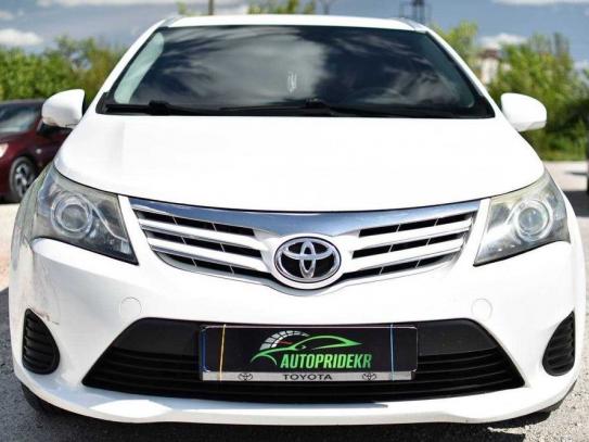 Toyota Avensis                         2013г. в рассрочку