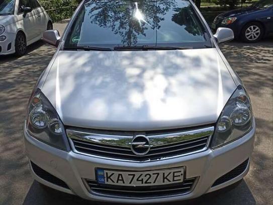 Opel Astra                           2010г. в рассрочку