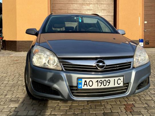 Opel Astra                           2008г. в рассрочку