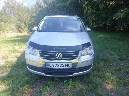 Volkswagen Touran
                          2010г. в рассрочку