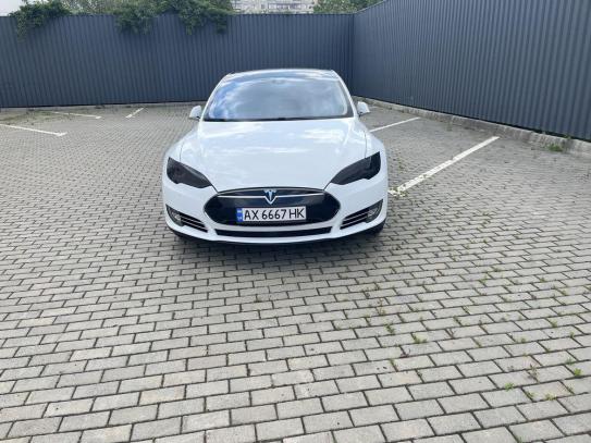 Tesla Model s                         2015г. в рассрочку