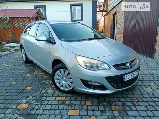 Opel Astra 2013р. у розстрочку