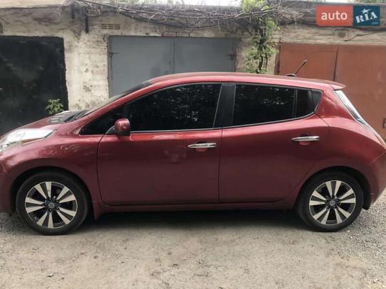 Nissan Leaf 2015г. в рассрочку
