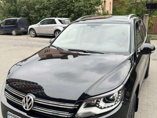 Volkswagen Tiguan                          2011г. в рассрочку