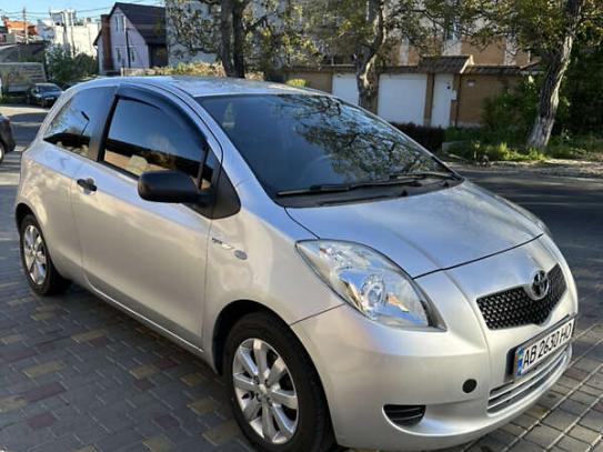 Toyota Yaris                           2006г. в рассрочку