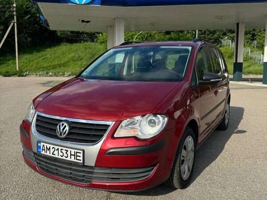 Volkswagen Touran                          2010г. в рассрочку