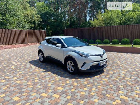 Toyota C-hr 2017г. в рассрочку