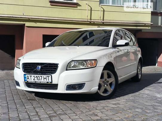 Volvo V50 2009г. в рассрочку