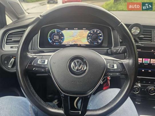 Volkswagen E-golf                          2017г. в рассрочку